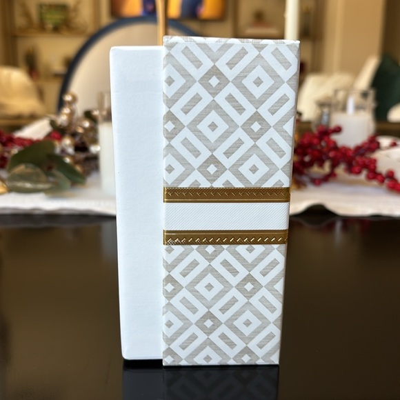 Dior 2024 Holiday Gold Cosmetic Pouch Limited Edition - Picture 9 of 10